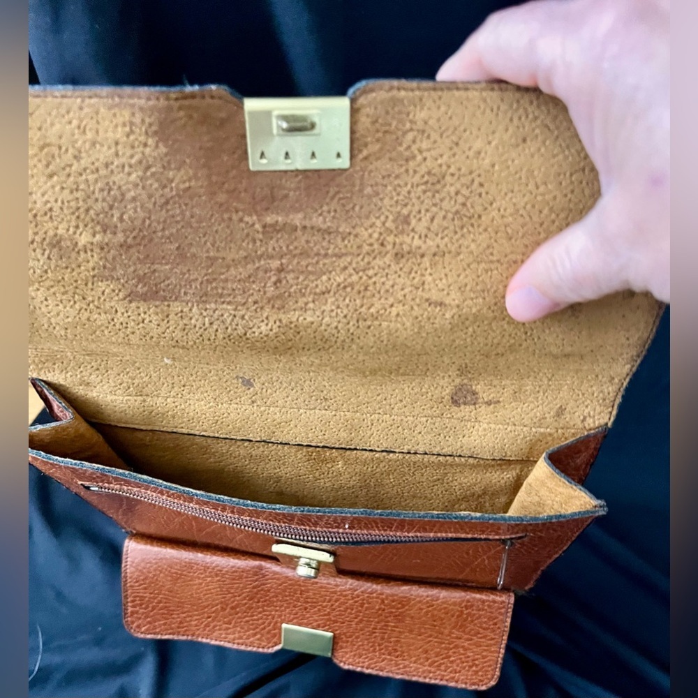 70s Vintage Pebbled Leather Locking Mailbag Briefcase - Rare 6-Pocket Satchel - Picture 8 of 17